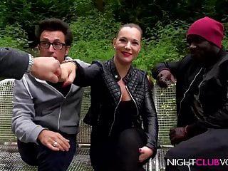 Sexy Kira aus Berlin - deutsches Luder fickt mit zwei Kerlen