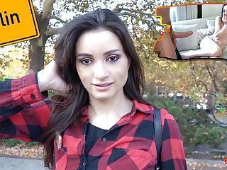 Deutsches Teen Valentina fickt auf der straße