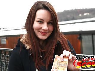 Schüchternes deutsches Mädchen fickt für Geld