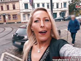 Deutsche Frau wird zum ersten Date abgeschleppt