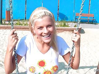 Süßes Girl abgeschleppt und im Hotel gefickt - deutscher Amateursex mit dem Fremden