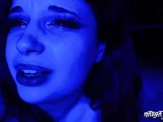 Fick meinen geilen Dildo während ich mir beim spielen zusieheule